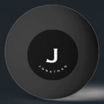 Bolinha De Ping Pong Monograma Clássico Preto Mínimo<br><div class="desc">Design com um monograma mínimo apresenta um fundo preto com suas iniciais e nome em tipografia branca para uma aparência simples e limpa de na moda.</div>