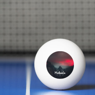 Bolinha De Ping Pong Monograma de nuvens, neblina e montanhas