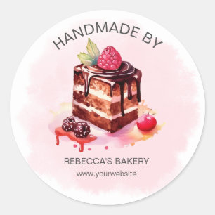 Bolo de chocolate feito à mão com um adesivo de am