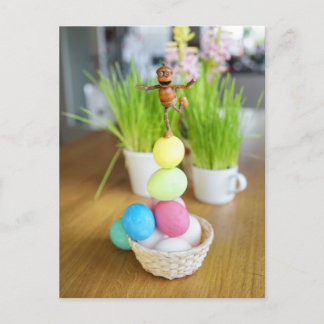 Bolota com cartão postal de Páscoa de ovos de Pásc