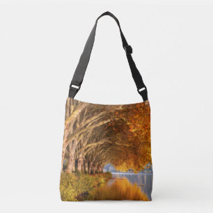Bolsa Ajustável Árvores Planas do outono sobre um lago