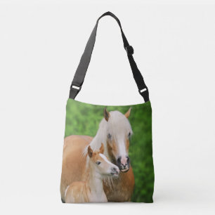 Bolsa Ajustável Foto De Mãe De Beijo De Raposa De Haflinger.