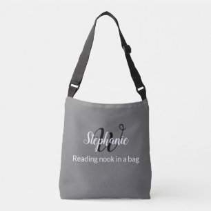 Bolsa Ajustável Lendo nook em uma bolsa. Monograma, Cinza Crossbod