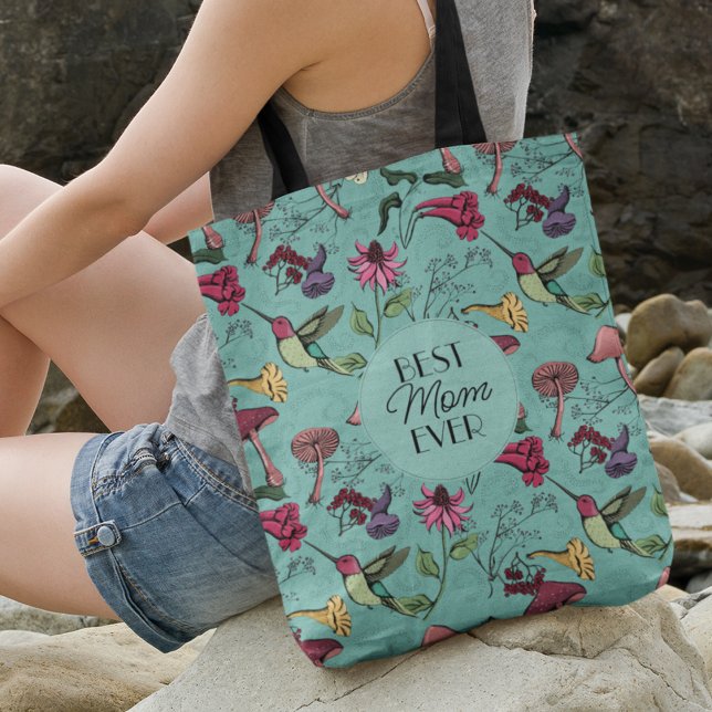 Bolsa Ajustável Melhor Mãe Alguma Vez Teal Hummingbird Floral (FRONT: Best Mom Ever Hand-Drawn Hummingbird, Flowers & Mushrooms
BACK: Photo & 2 Personalized Texts.)