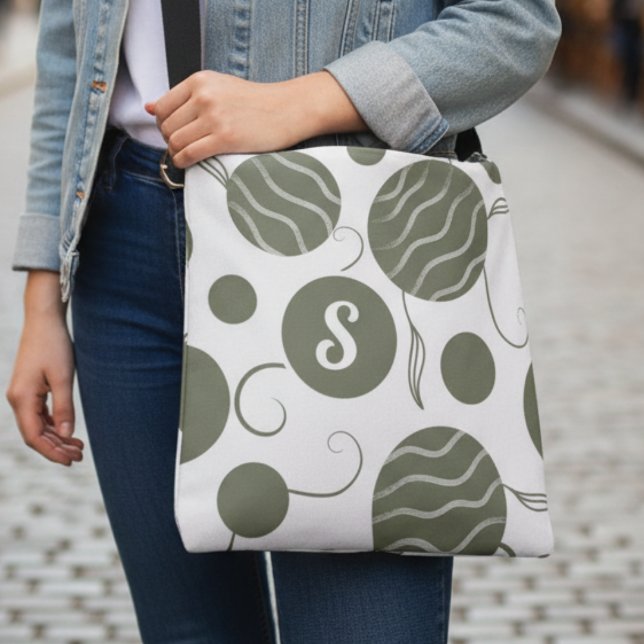 Bolsa Ajustável Monograma de Círculos Verde Oliva (Wavy circles, crisp contrast, and a splash of garden vibes, this bag’s ready for your next outing.)