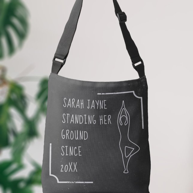 Bolsa Ajustável Quadro de tópicos do Yoga Engraçado Negro e Branco (Add your name & how long you've been standing your own ground to this black and white crossbody bag)