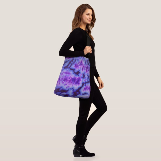 Bolsa Ajustável Tie Dye em tons de azul e roxo (No(a) Modelo)