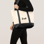 Bolsa Bride<br><div class="desc">Saco de tota é mostrado a preto com texto especial de noiva. Cor do bolsa: Natural/Preto</div>