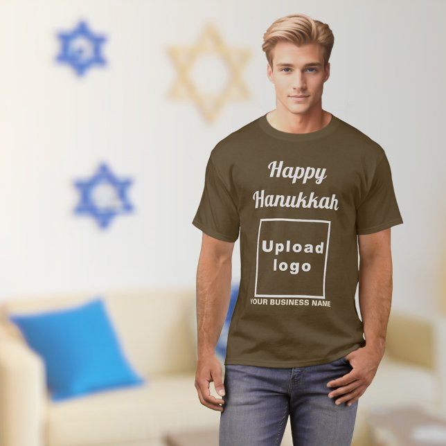 Bolsa de Hanukkah saudação a camisa castanha (Hanukkah greeting, business name and logo on brown t-shirt)