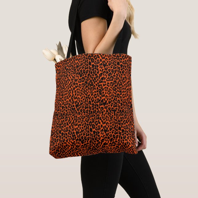 Bolsa de mão estampada com pele de leopardo laranj (Close Up)