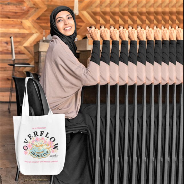 Bolsa de SOBREFLUXO projetado por Adiela Akoo (OVERFLOW Tote by Poet Adiela Akoo bcoz that's when we give off our best. Love it? GET it!)