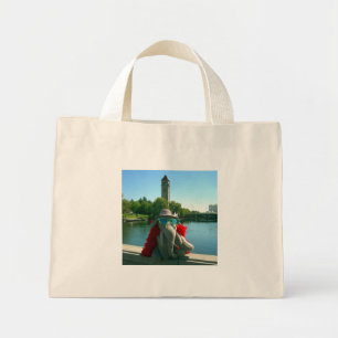 Bolsa Mini Tote da Sra Ella no parque