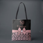 Bolsa Tote 50 e fabuloso | 50ª festa de aniversário de aniver<br><div class="desc">Comemore seu aniversário de 50 anos em estilo com este moderno e elegante saco de totes de Festa de aniversário rosa-rosa-rosa-rosa com brilho floral damask 50th. Você pode personalizá-lo para sua cinquenta comemoração da festa de aniversário. As palavras "50 e Fabuloso" são utilizadas por tifografia popular. Você pode personalizar fontes...</div>
