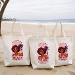 Bolsa Tote A Festa de solteira da Tripulação do Bach<br><div class="desc">Torne sua festa de solteira inesquecível com nossa divertida e moderna design de bachelorette tote bag. Perfeito para cada um de seus hóspedes, esta camiseta única combina estética retrô divertida com talento contemporâneo, garantindo que todos pareçam fabulosos enquanto celebram. Apresentando uma linda retrorada desenhada à mão vestindo óculos cor-de-rosa e...</div>