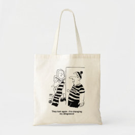 Bolsa Tote A mulher está tricotando uma bola para o fã de fut