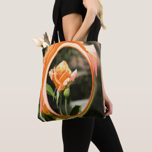 Bolsa Tote A Rosa dentro... (Close Up)