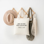Bolsa Tote A tipografia moderna não se preocupa com o branco<br><div class="desc">A tipografia moderna não se preocupa,  não tropece no que está por trás de você citar design monocromático preto e branco.</div>