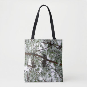 Bolsa Tote Abaixo da neve coberta pela árvore de pinheiro Fot