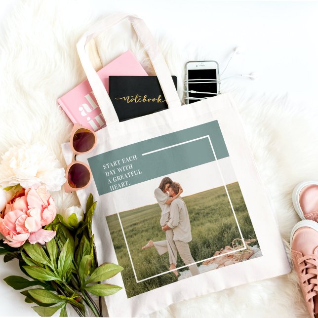 Bolsa Tote Adorável Presente da Família Verde de Fotos Modern (Criador carregado)