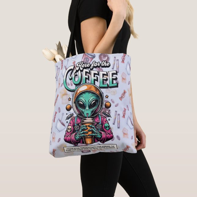 Bolsa Tote Alienígena aqui pelo café (Close Up)