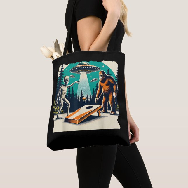 Bolsa Tote Alienígena Engraçada Tocando Pé Grande E OVNI (Close Up)