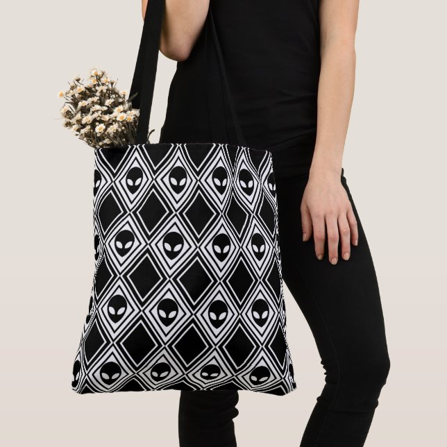 Bolsa Tote Alienígena Preto e Branco com Padrão Argyle (Close Up)