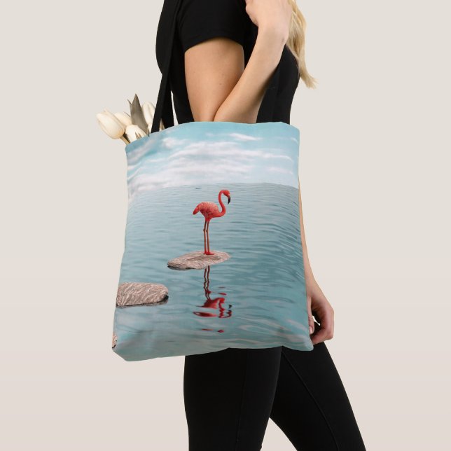Bolsa Tote Alone – Quiet Balance (Close Up)