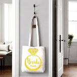 Bolsa Tote Anel espumante de noiva personalizada<br><div class="desc">Noiva Tote Bag, o acessório perfeito para qualquer festa de solteira. Esta na moda e esta mala prática é concebida para satisfazer as necessidades da noiva-a-ser, proporcionando espaço amplo para carregar de todos os seus bens essenciais para a grande noite de saída. Feito de materiais de alta qualidade, esse saco...</div>
