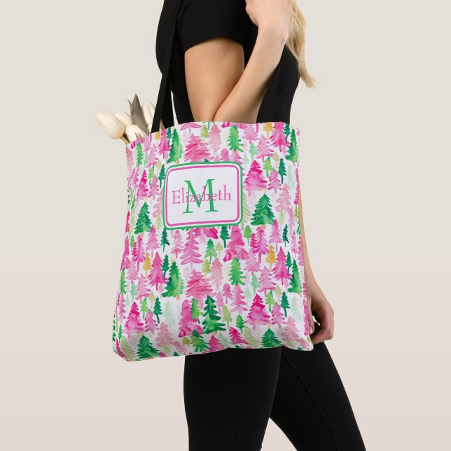 Bolsa Tote Árvores de Natal Rosa e Verde Monograma Préppy (Close Up)
