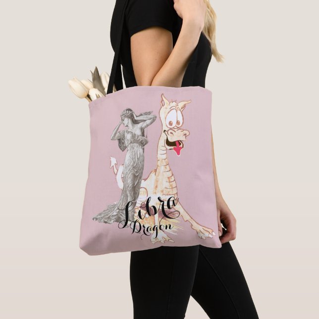 Bolsa Tote Astrologia Silver Libra Dragão Rosa Rosa Zodiac | (Close Up)