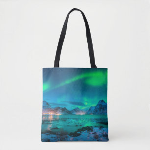 Bolsa Tote Aurora borealis sobre a costa marítima, montanha d