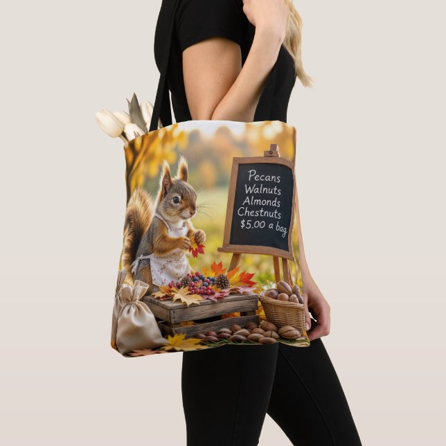 Bolsa Tote Autumn Farmstand com um esquilo (Close Up)