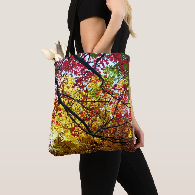 Bolsa Tote Autumn Leaves em Walden Pond (Close Up)