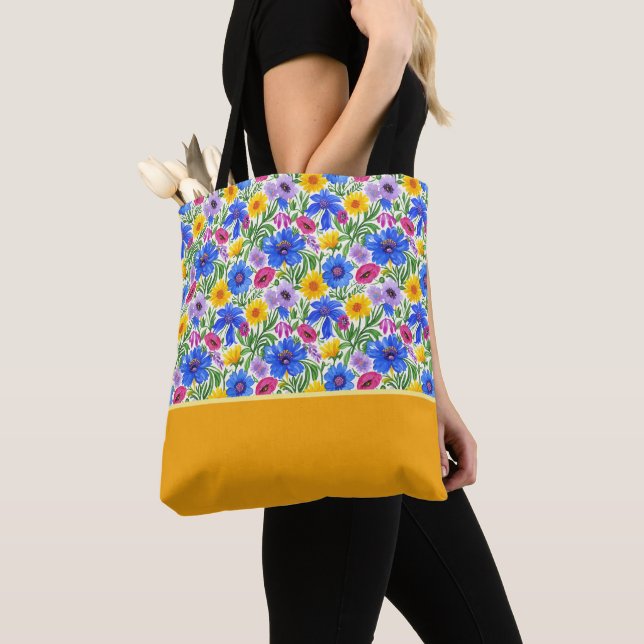 Bolsa Tote Azul Vibrante Amarelo Vermelho Flores Roxas Bloco  (Close Up)