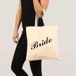 Bolsa Tote Bag Chá de panela Noiva<br><div class="desc">Belo e elegante preto no roteiro de tipografia branca,  coração vermelho,  na moda,  fino,  saco de tote de algodão para a noiva para chá de panela,  festa de solteira,  casamento.</div>