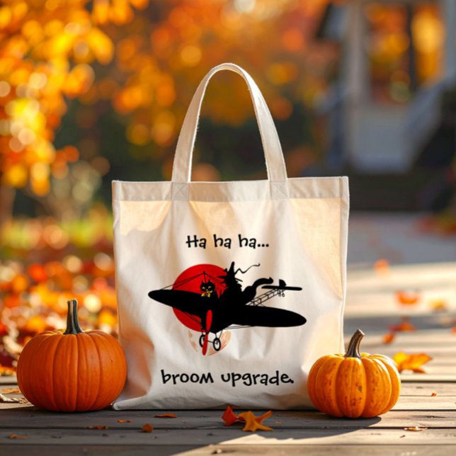 Bolsa Tote Bag de Halloween da Bruxa Retro Moderna (Joke Halloween canvas tote bag with a retro witch flying a propeller airplane. Broom upgrade.)
