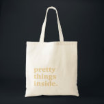 Bolsa Tote Bandeja de Troca de Favoritos do Chá de panela Ret<br><div class="desc">Nossa bolsa de presentes com letras retrógradas - uma bela maneira de compartilhar presentes ou favoritos para festas com convidados no seu chá de panela de verão. Este item faz parte da nossa coleção de casamento Annie A115,  visite nossa loja para ver os itens coordenadores.</div>