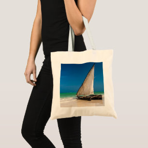 Bolsa Tote Barcos de pesca tradicionais na praia