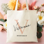 Bolsa Tote Blachelorette de Bridesmaid Personalizada Moderna<br><div class="desc">Apresentando o acessório perfeito para qualquer festa noiva, a moderna personalizada Bridesmaid Bachelorette Tote Bag! Com a sua design chic e sofisticada, esta bolsa é certamente complementar qualquer estética de casamento, seja para um olhar moderno, elegante ou simples. Feito de materiais de alta qualidade, este saco apresenta um monograma elegante...</div>