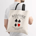 Bolsa Tote Boas-vindas personalizadas de Las Vegas<br><div class="desc">Um conjunto único de sacos de tote personalizados adaptado ao seu casamento de destino estilo Vegas. Apresenta um texto de boas-vindas seguido do nome do local ou da pessoa que recebe o saco. Sob isso está um traje preto com o símbolo cardíaco realçado em vermelho simbolizando o amor. Todos os...</div>