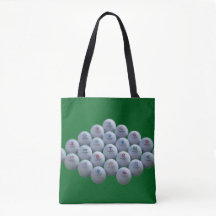 Bolas de Golfe em um Fundo Verde Estão em uma Comp