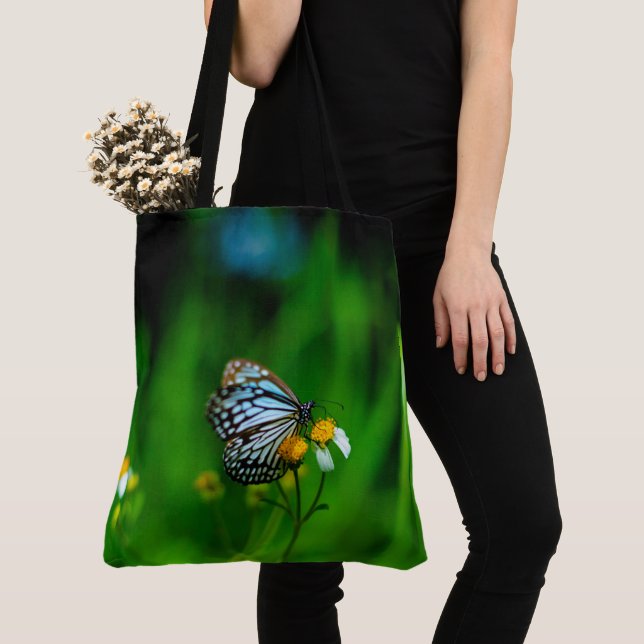 Bolsa Tote Borboleta numa flor (Close Up)