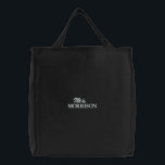 Bolsa Tote Bordada O nome do script personalizado da Sra. preto & bra<br><div class="desc">Chic Sra. sobrenome de script personalizado preto e branco. Disponível em muitas cores e opções de estilo</div>