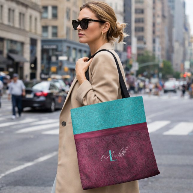Bolsa Tote Borgonha e Turquesa Renda Moda Personalizável (the burgundy & turquoise bag in situ. AI generated picture, not the real product.)