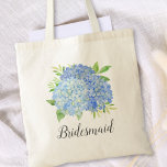 Bolsa Tote Bridesmaid Floral Blue Hydrangea Foliage<br><div class="desc">Este saco de tote de damas de ponte apresenta uma hidrocoloração azul hydrangea e design de folhagem verde. Você pode personalizá-lo com um nome. Visite nossa loja ou nossas páginas de coleta para ver mais produtos com esse design que você pode personalizar para suas necessidades.</div>