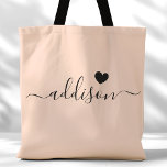 Bolsa Tote Bridesmaid Modern Script Heart Peach Beige<br><div class="desc">Esta bolsa de tote chic apresenta um belo fundo Peach Beige adornado com uma letra moderna e um delicado design de coração. A cor suave, elegante e sofisticada tipografia fazem dela um acessório ideal para as damas de honra ou para quem ama designs de na moda e de tendências. Perfeito...</div>