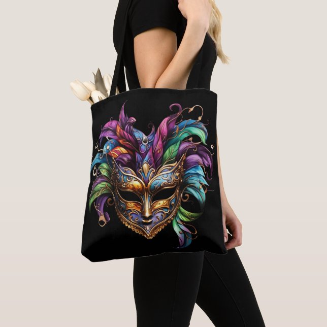 BOLSA TOTE BRIGHT MARDI GRAS MASK COM PENAS (Close Up)