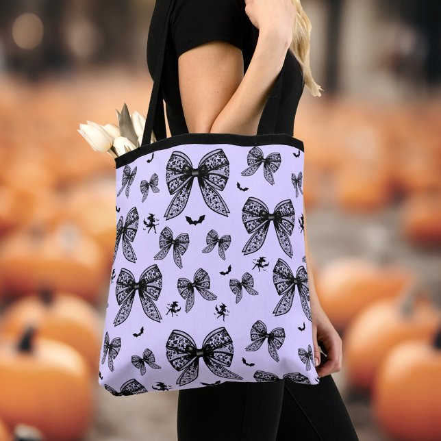 Bolsa Tote Bruxa Arco Negra de Halloween (Halloween Black Bow Coquette Purple Witch Tote Bag)