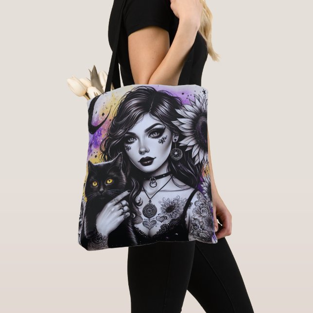 Bolsa Tote Bruxa Gótica Celestial e Gato Negro (Close Up)
