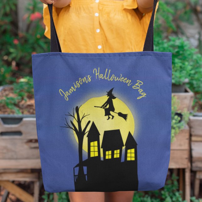Bolsa Tote Bruxa Voadora ao Luar de Halloween Design Assustad (Spooky Halloween flying witch moonlight tote bag with classic trick-or-treat design.)